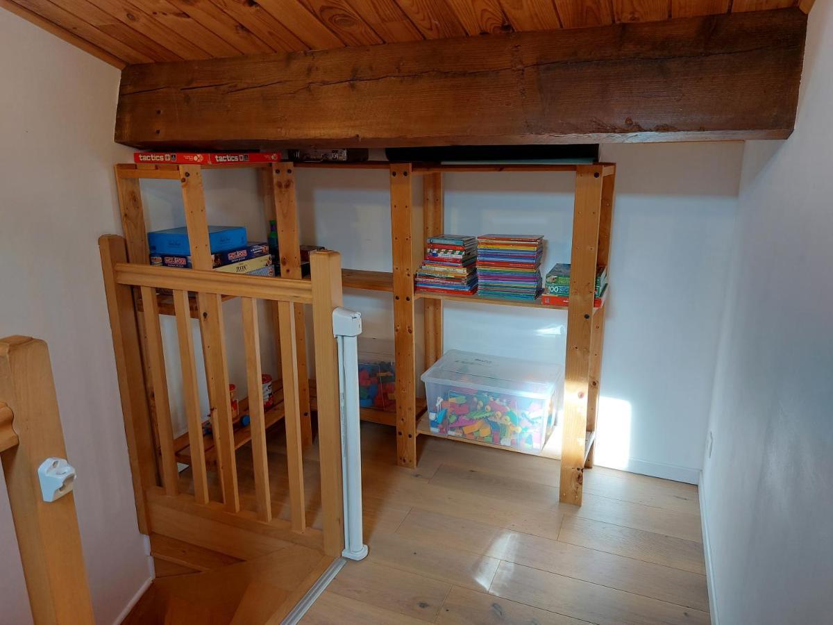 La Cambuse Des Gones - Gite 3 Chambres Thurins Exterior photo
